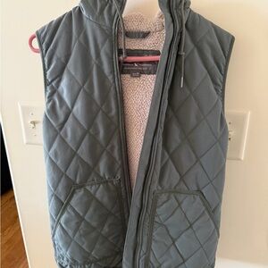 Eddie Bauer Quilted Vest in Gray